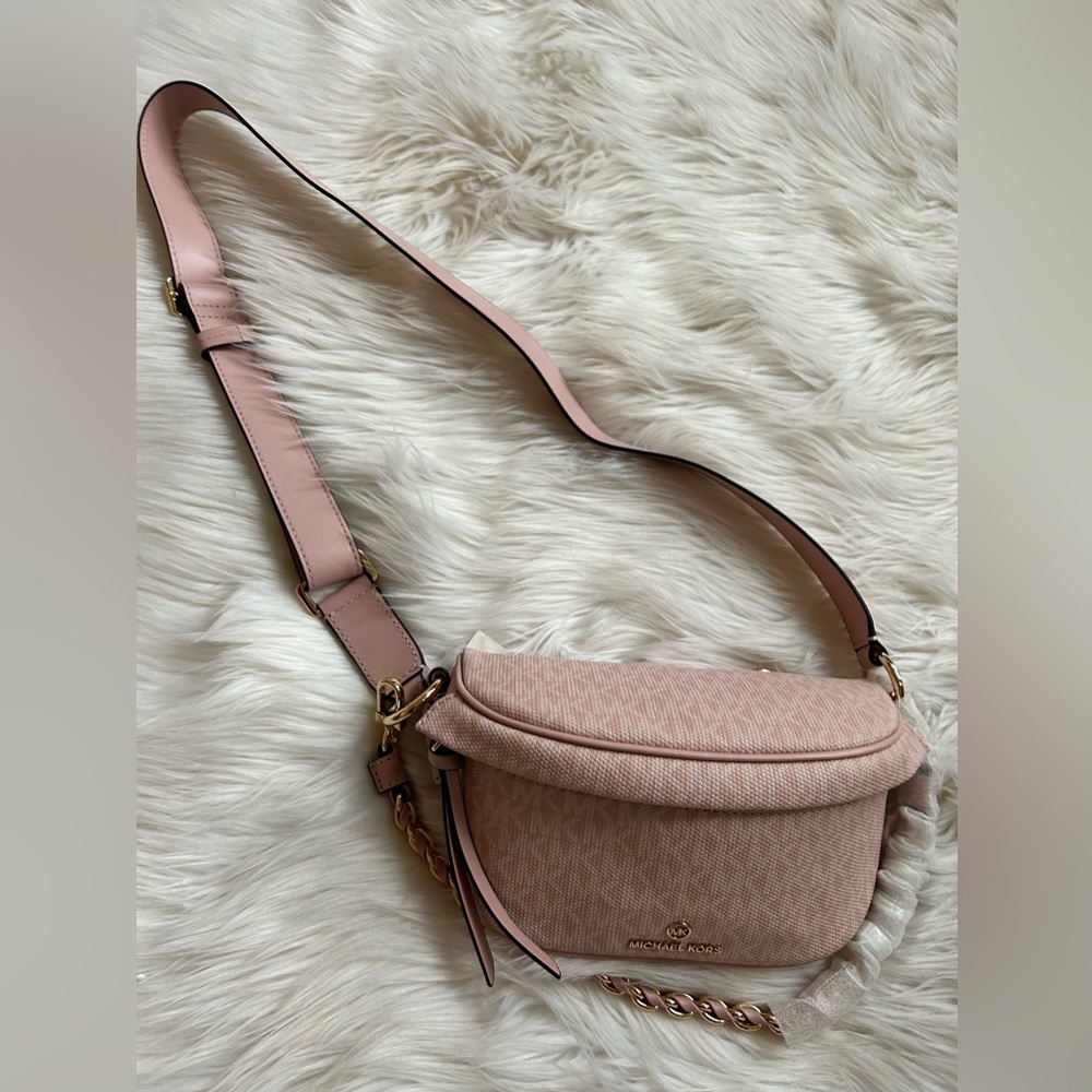 $258 Retail New! Michael Kors sling Messenger bag - Picture 3 of 16
